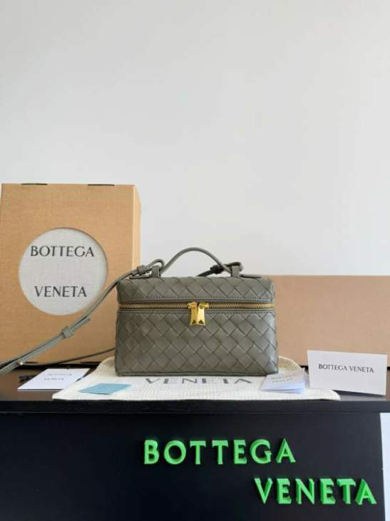 Picture of Bottega Veneta Handbags _SKUfw205457199fw